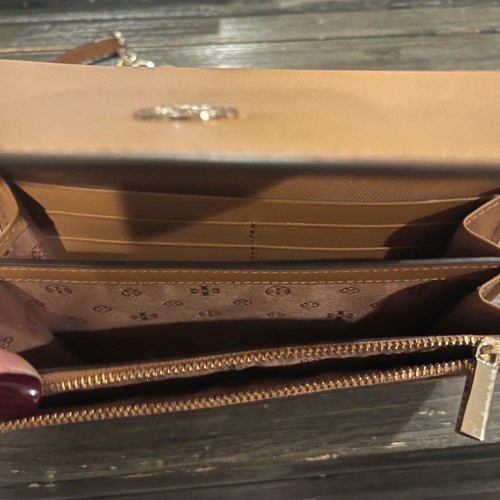 Tory Burch Tan Robinson Chain Wallet Crossbody Bag. Never used No CALLOUTS - Picture 9 of 9